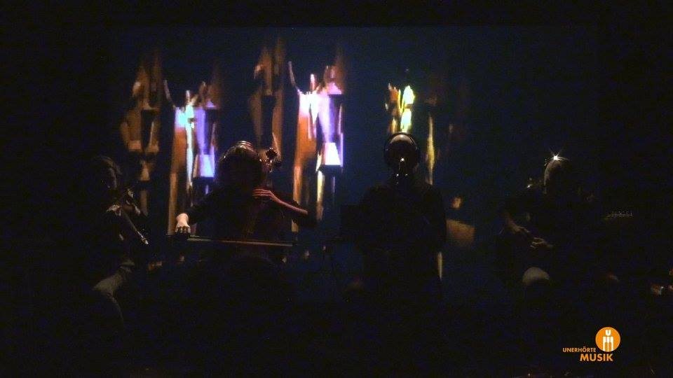 Matar el sol performance with projections